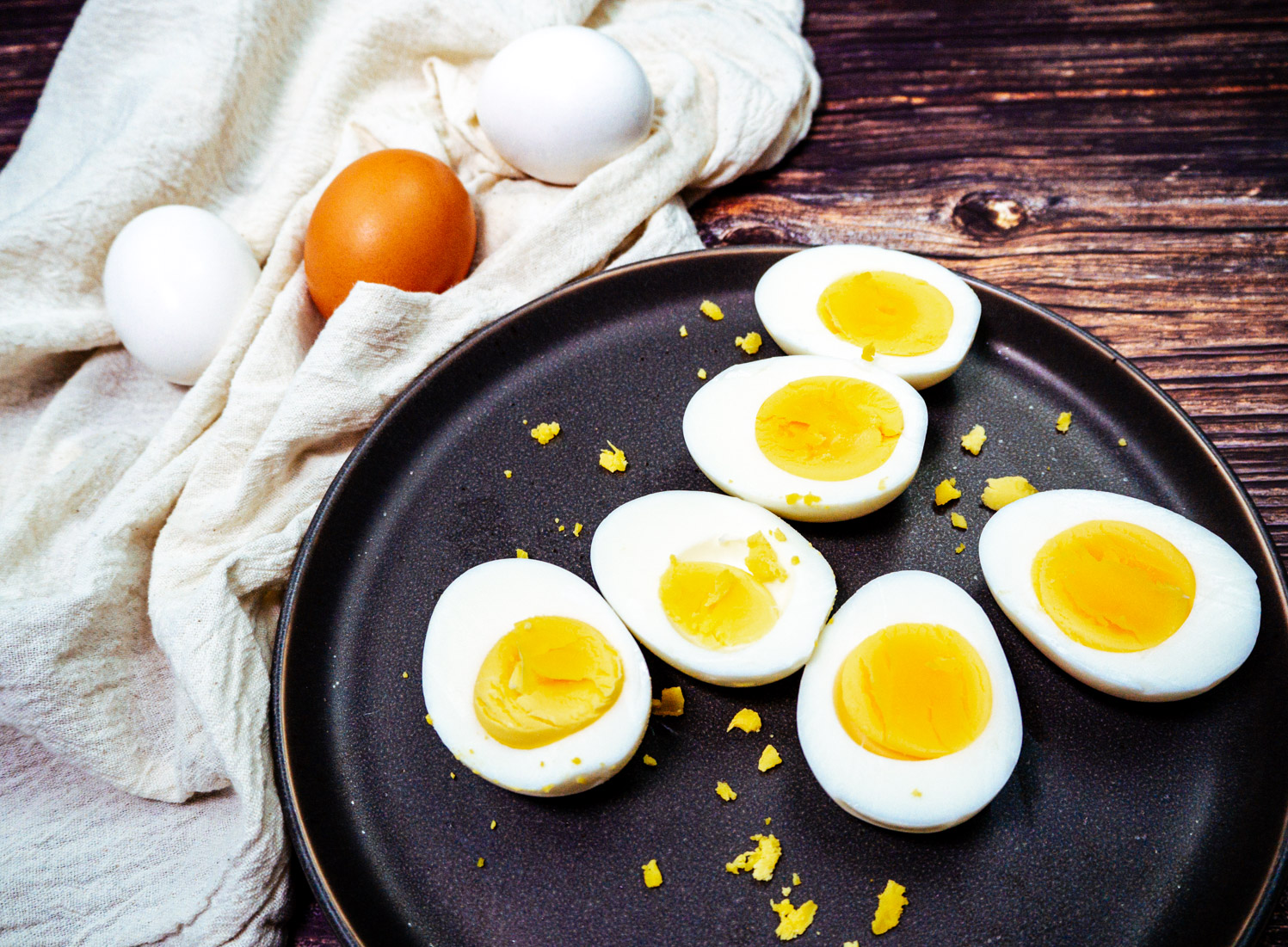 https://www.doyouroux.com/wp-content/uploads/2022/02/Hard-Boil-Eggs-Sliced-Eggs.jpg